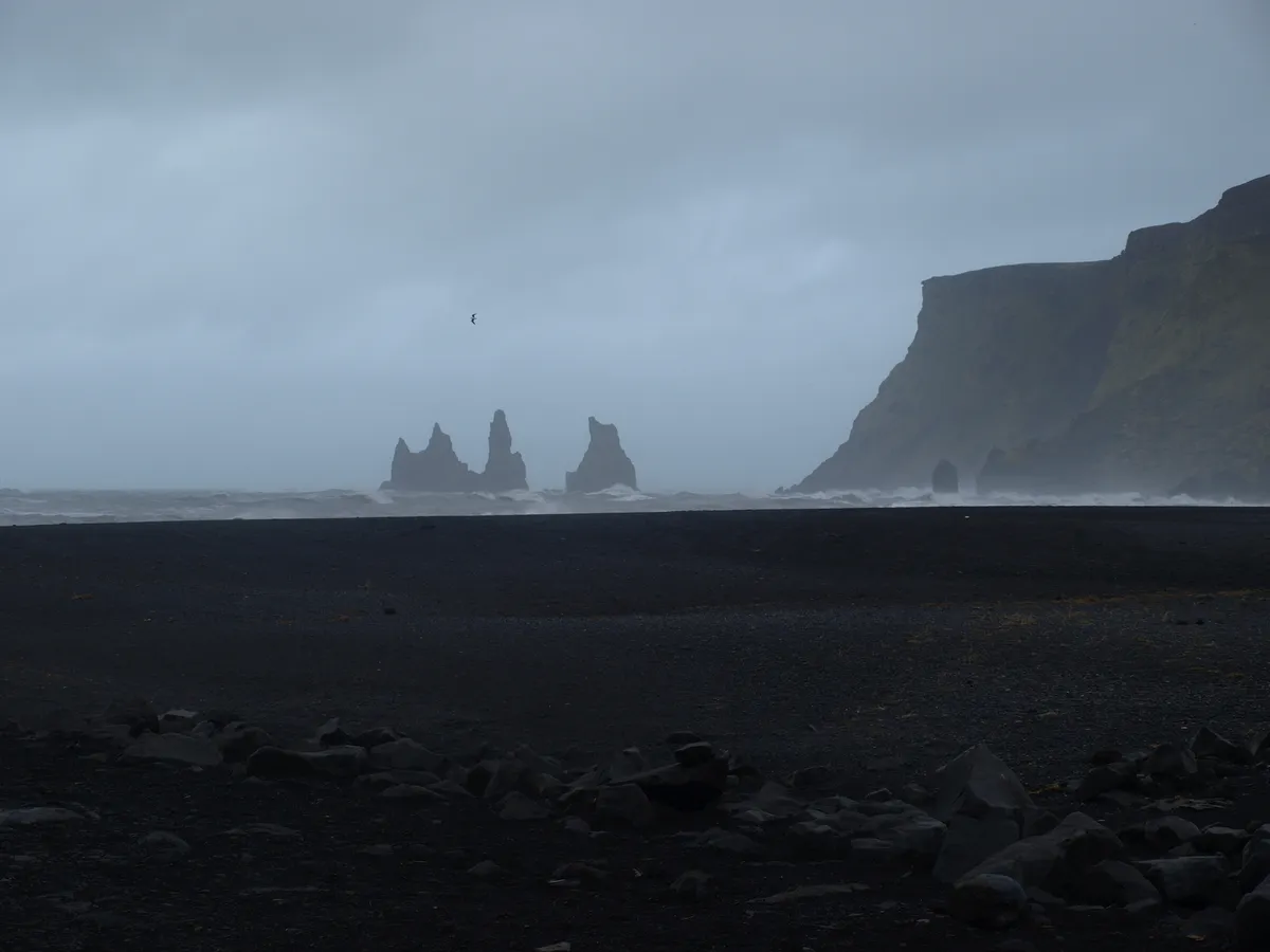 Pasea por nuestras playas de arena negra