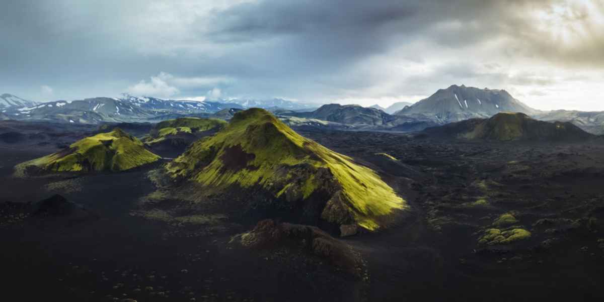 Tierras Altas de Islandia en un día nublado Vista panorámica de las bellas pero duras Tierras Altas de Islandia en un día nublado.